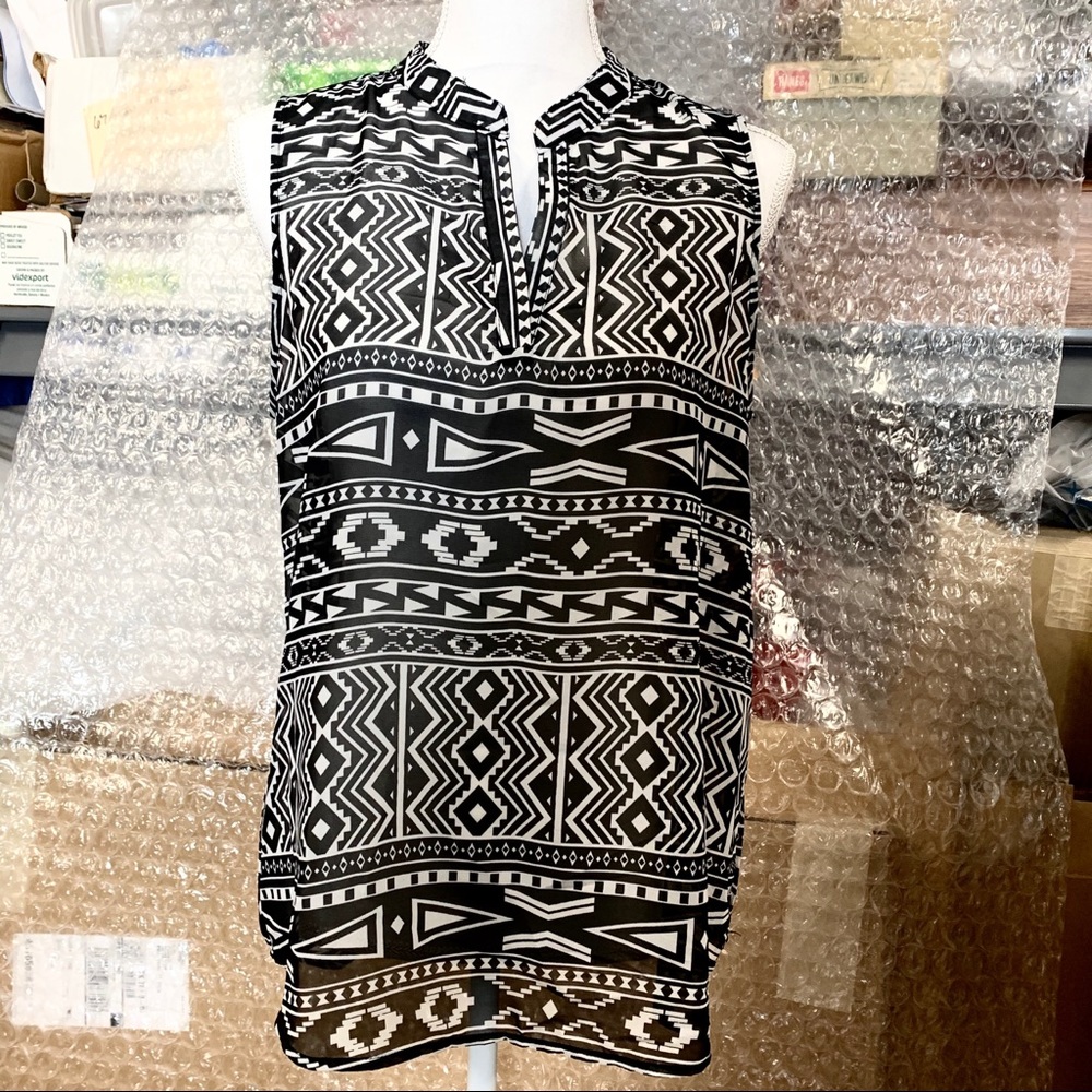 Black & White Geometric Pattern Top, NEW